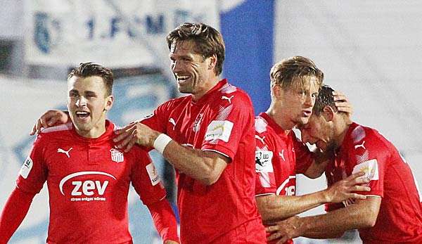 Ronny König (m.) schoss den FSV Zwickau mit einem Doppelpack zum Sieg