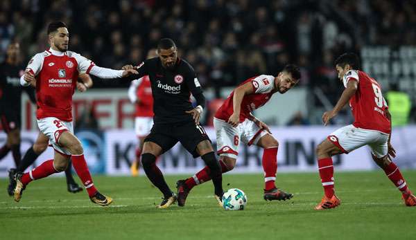 Stefan Bells Eigentor brachte Eintracht Frankfurt in Führung