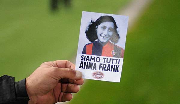 Die "Irriducibili" von Lazio Rom hatten Anne Frank im Trikot des Stadtrivalen AS Rom abgebildet und antisemitische und faschistische Parolen gebrüllt