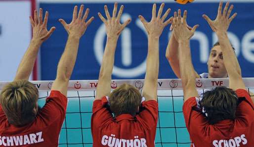 Schwarz, Günthör und Schops strecken sich nach einer Medaille