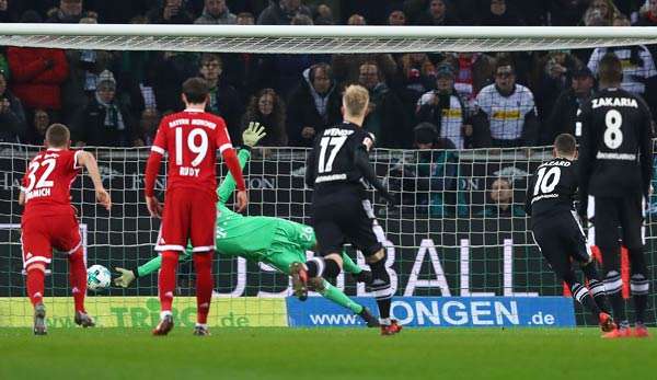 Thorgan Hazard holte den Elfmeter vor dem 1:0 heraus und verwandelte selbst
