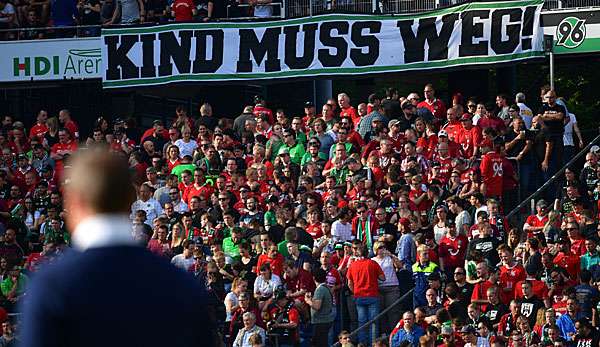 Die Fans von Hannover 96 protestieren regelmäßig bei Heimspielen gegen die Übernahme von Martin Kind