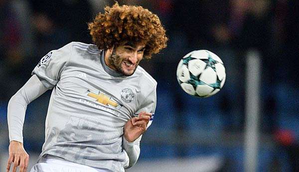 Marouane Fellaini geht zum Kopfball