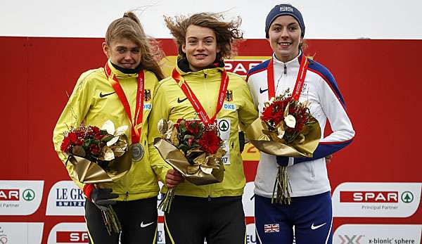 Alina Reh und Konstanze Klosterhalfen stehen beide auf dem Treppchen