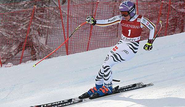 Viktoria Rebensburg stürzt beim Super G in Val D'Isere