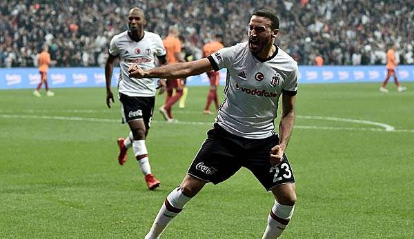 Cenk Tosun steht vor einem Wechsel in die Premier League