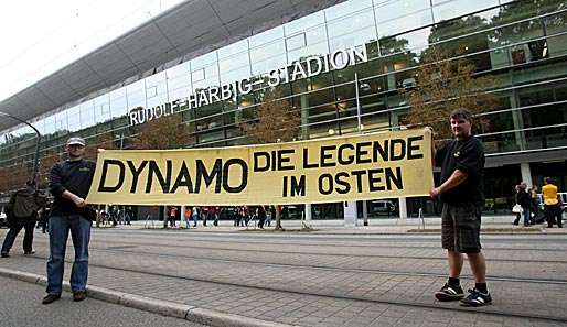 Die Fans von Dynamo Dresden hoffen, dass es den verunglückten Spielen bald wieder gut geht