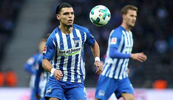 Karim Rekik mit dem Ball für die Berliner