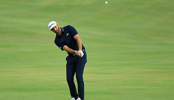 Dustin Johnson beim Abschlag des Golfballs