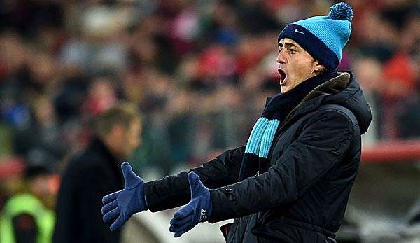 Warm eingepackt: Roberto Mancini in Sankt Petersburg