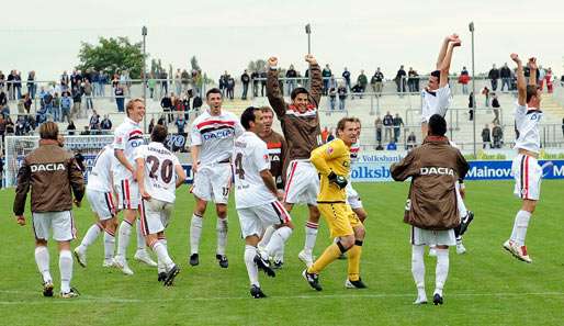 Ein Punkt reicht den Kiez-Kickern gegen Lautern, um die Tabellenführung zu bejubeln