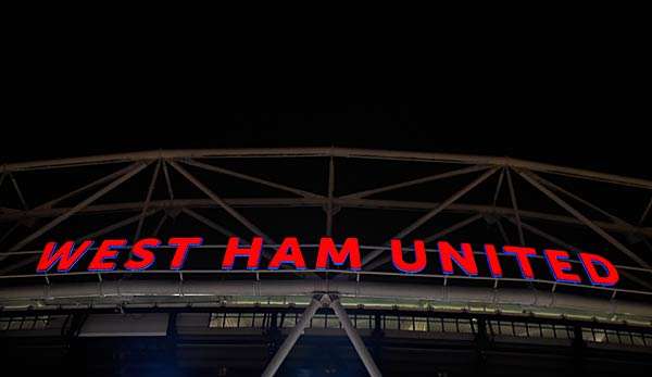 Das Stadion von West Ham United von außen Abends