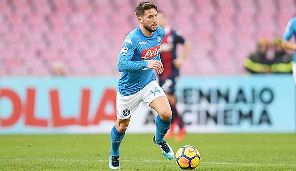 Dries Mertens mit dem Ball am Fuß