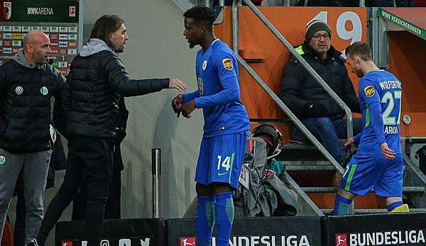 Martin Schmidt und Divock Origi mit dem VfL Wolfsburg beim FC Augsburg.