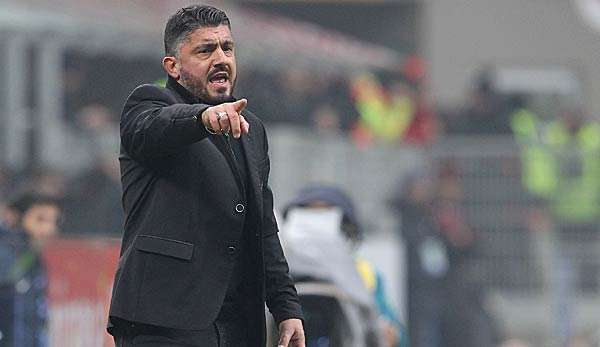 Gennaro Gattuso dirigiert sein Team von der Seitenlinie aus