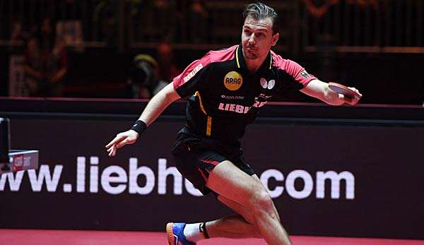 Timo Boll dabei einen Ball zurück zu schlagen