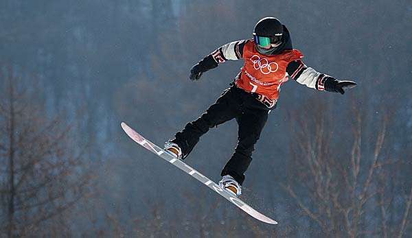 Slopestyle-Weltmeisterin Lourie Blouin im Training schwer gestürzt.