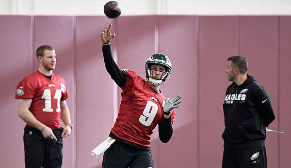 John DeFilippo (r.) arbeitete dieses Jahr mit Carson Wentz und Nick Foles.