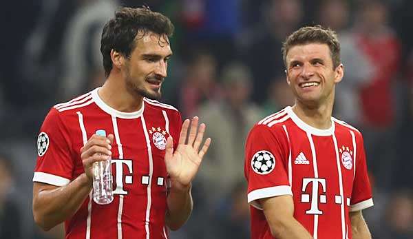 Mats Hummels und Thomas Müller wünschen sich einen besseren Umgang mit Leon Goretzka.