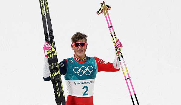 Der Norweger Johannes Hösflot Kläbo krallte sich im Sprint Gold.