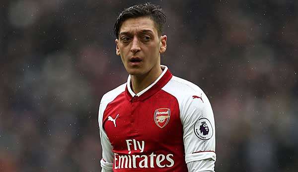 Mesut Özil und der FC Arsenal reisen zum Östersunds FK.