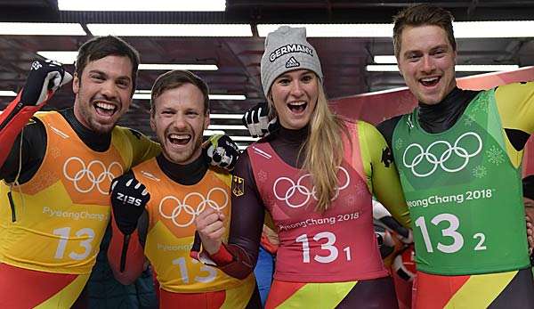 Die deutsche Team-Staffel holt Gold im Rodeln.