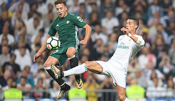 Real Madrid gegen Real Betis live auf DAZN.