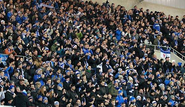 Die Fans des 1. FC Magdeburg freuen sich über die Tabellenführung.