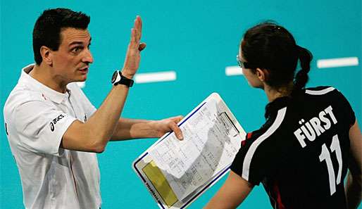 Trainer Giovanni Guidetti und seine Spielführerin Christiane Fürst im Zwiegespräch