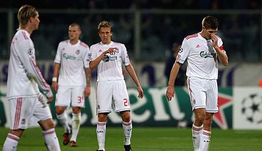 Die Stars des FC Liverpool, Fernando Torres (l.) und Steven Gerrard (r.), sind niedergeschlagen