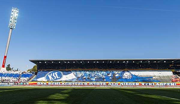 Unbekannte sind in der Nacht zum Montag beim Karlsruher SC eingebrochen.