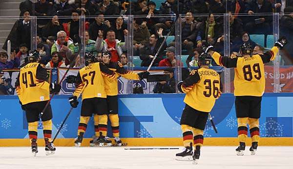Das deutsche Team zog überraschend gegen Kanada ins Endspiel ein.