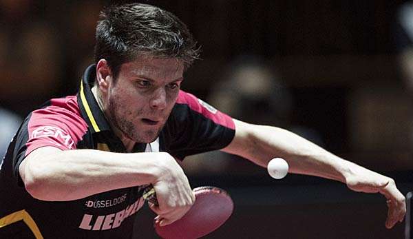 Dimitrij Ovtcharov beim Aufschlag für Deutschland
