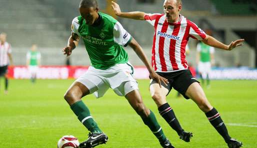 Bremens Naldo (l., hier im Duell mit Bilbaos Toquero) traf zum 2:0