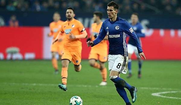 Leon Goretzka mit dem Ball am Fuß für Schalke 04