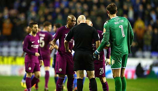 Manchester City blamierte sich im FA Cup gegen den Drittligisten Wigan Athletic.