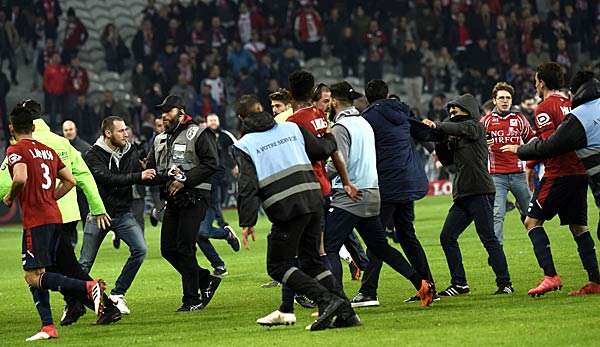 In Lille gab es nach einem 1:1 gegen Montpellier einen Platzsturm.