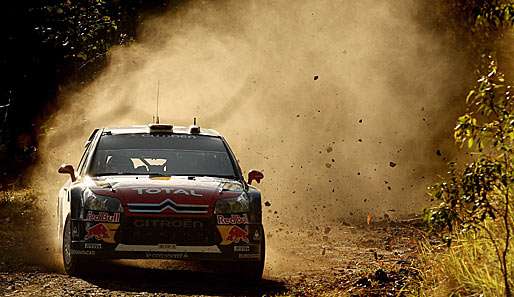 Sebastian Loeb kann beim letzten Rennen den führenden Finnen Mikko Hirvonen noch überholen