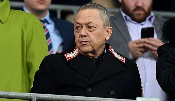 West Hams Mitbesitzer David Sullivan ist offenbar von einer Münze getroffen worden.