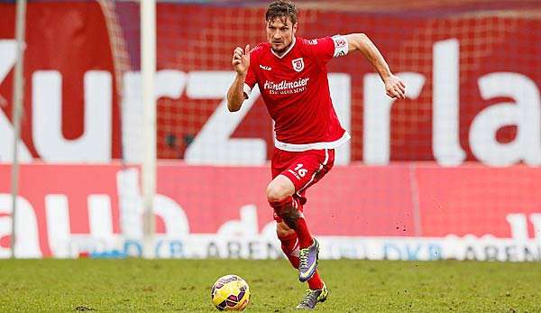 Markus Palionis am Ball für Jahn Regensburg