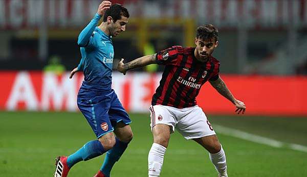 Suso und Henrikh Mkhitaryan im Duell um den Ball