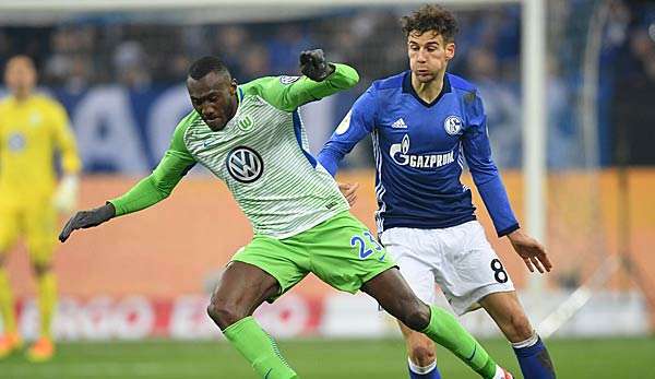 Josuha Guilavogui im Zweikampf mit Leon Goretzka