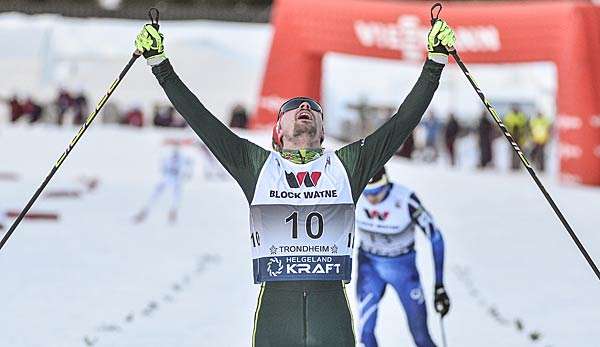 Fabian Rießle freut sich beim Zieleinlauf