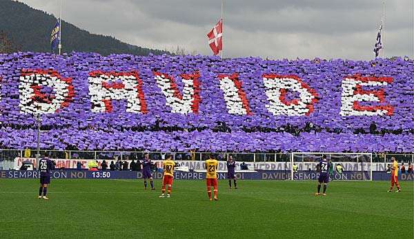 Die Fans des AC Florenz gedenken mit einer Choreographie an den verstorbenen Davide Astori