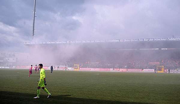 Das Regionalliga-Derby zwischen der Reserve des FC Bayern und 1860 München findet doch im Grünwalder Stadion statt.