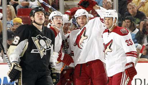 Die Coyotes jubeln, die Penguins schauen bedröppelt: Der Meister kassierte seine erste Pleite