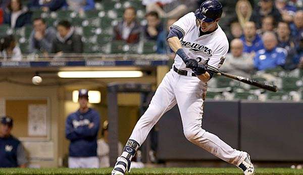 Christian Yelich verließ das Spiel gegen die Cardinals nach einem Strikeout vorzeitig.