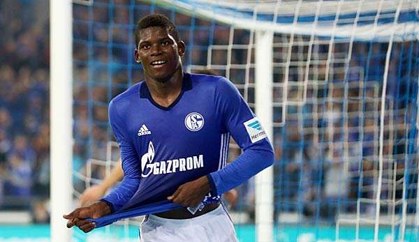 Breel Embolo vom FC Schalke 04 fiebert dem Revierderby gegen Borussia Dortmund entgegen.