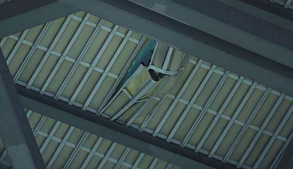 Das Dach des Rogers Centres wurde von herabfallendem Eis vom CN Tower beschädigt.