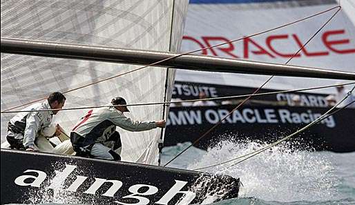 Das Duell zwischen Oracle und Alinghi geht vorerst abseits des Wassers weiter